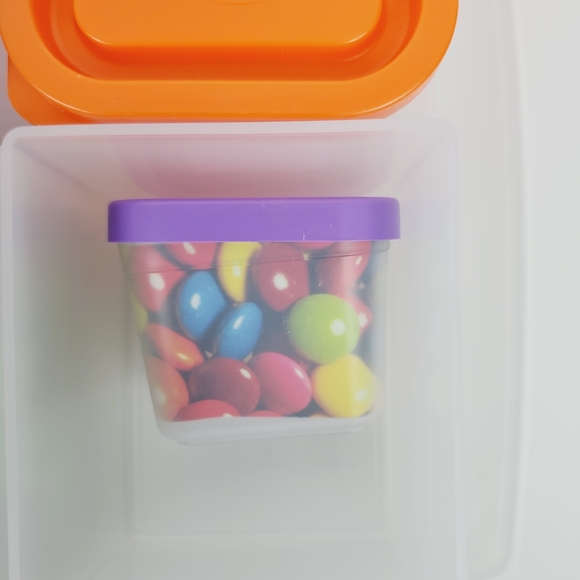 Bentology Eating by Design, 5 Section, 3 w/ Lid - Picture 3 of 3